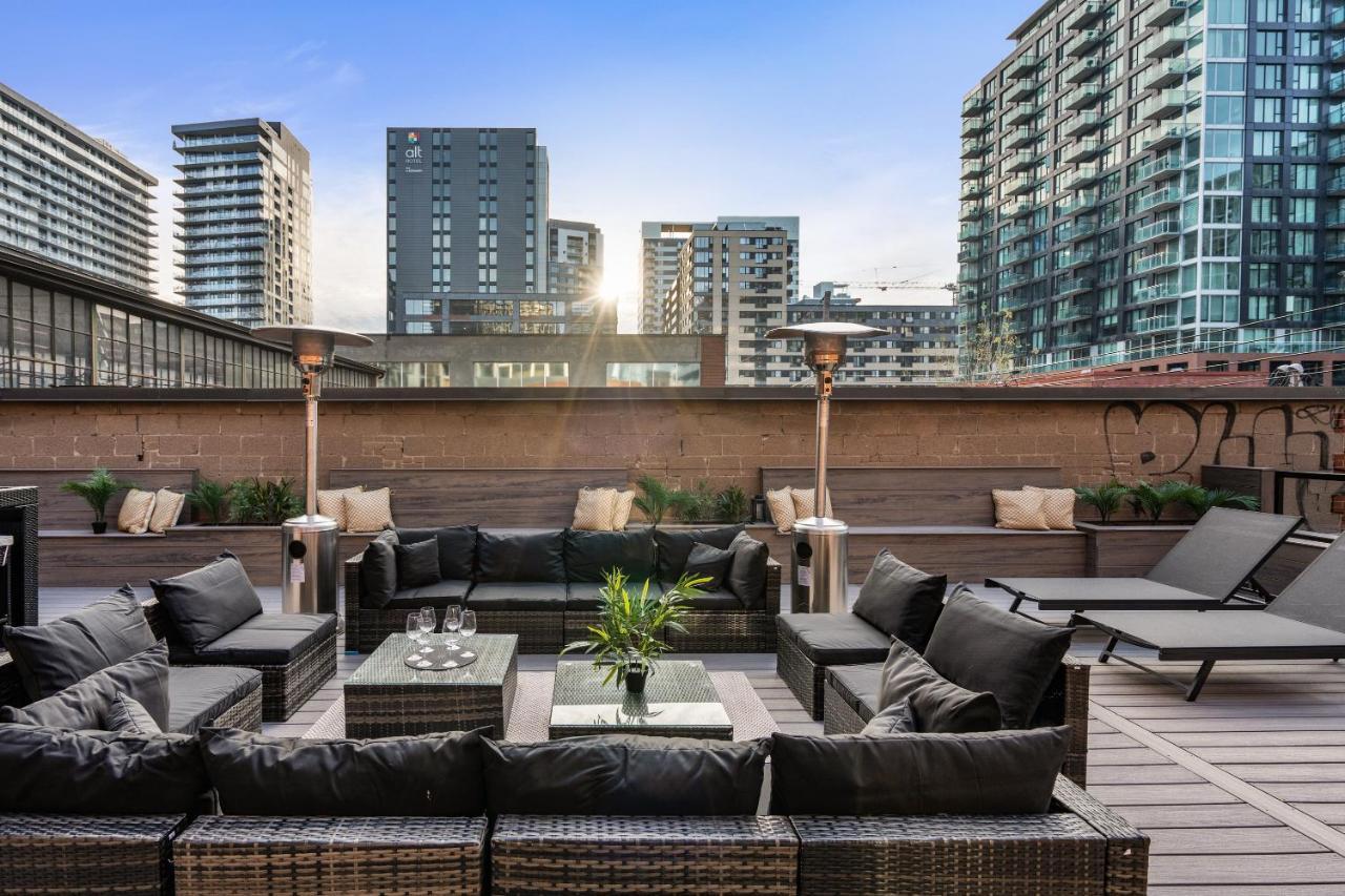 Hotel Young- Griffintown มอนทรีอัล ภายนอก รูปภาพ