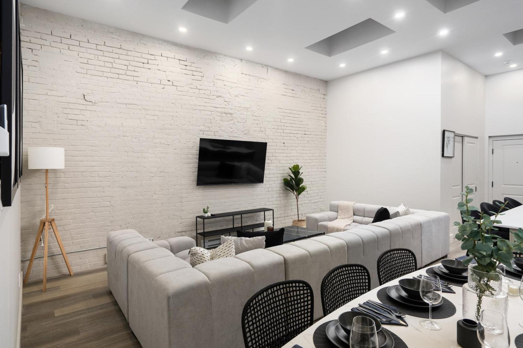 Hotel Young- Griffintown มอนทรีอัล ภายนอก รูปภาพ