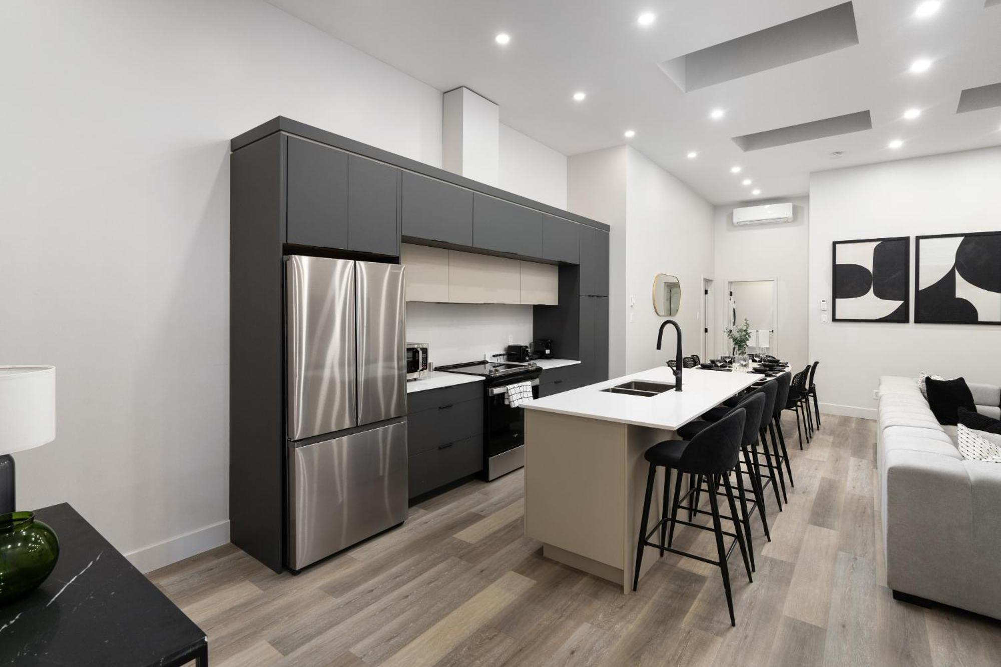 Hotel Young- Griffintown มอนทรีอัล ภายนอก รูปภาพ